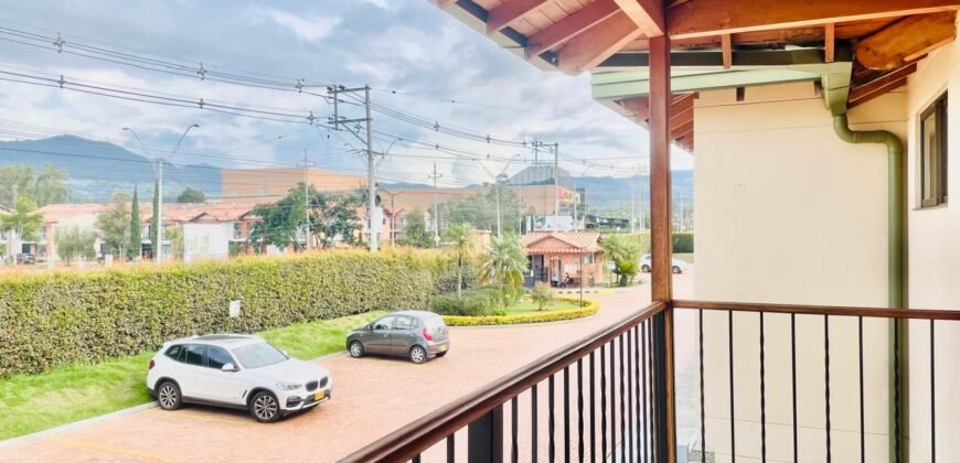 Casa cerca al centro comercial Viva