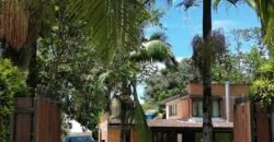 Casa con amplia zona verde