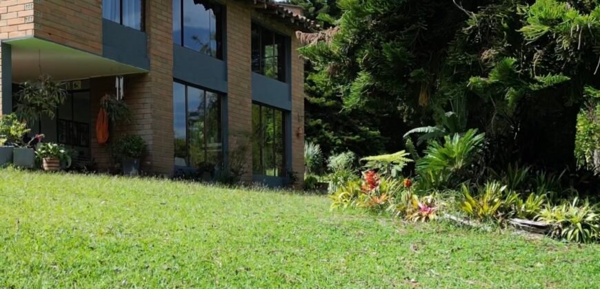 Casa-lote en Llanogrande