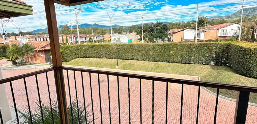 Casa cerca al centro comercial Viva