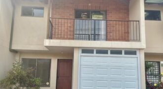 Casa cerca al centro comercial Viva