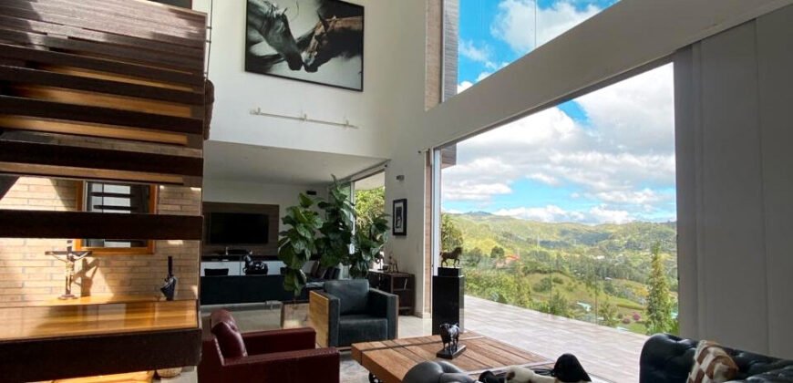 Casa con increíble vista a la represa