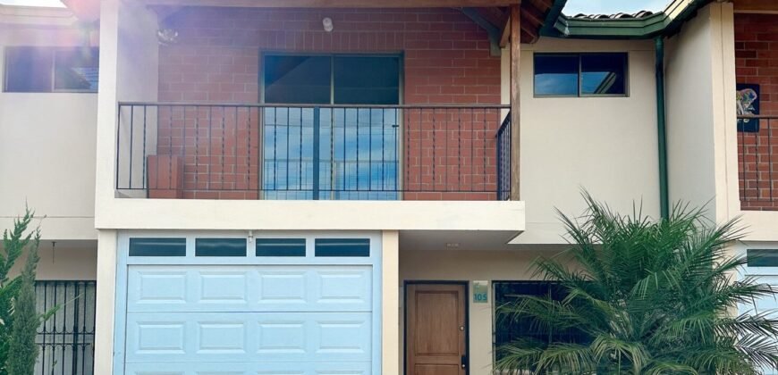 Casa cerca al centro comercial Viva