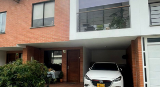 Casa cerca al centro comercial Viva