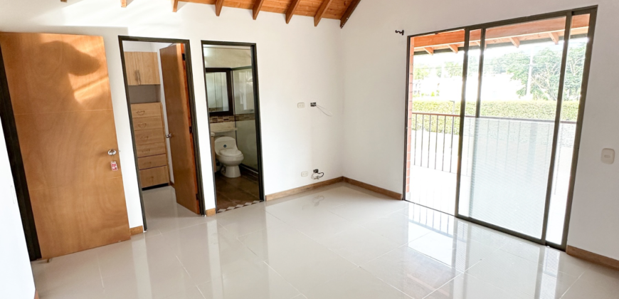 Casa cerca al centro comercial Viva