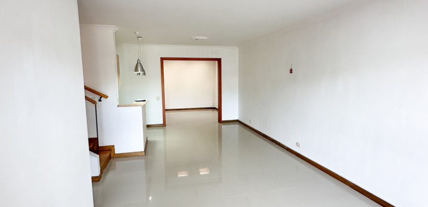 Casa cerca al centro comercial Viva