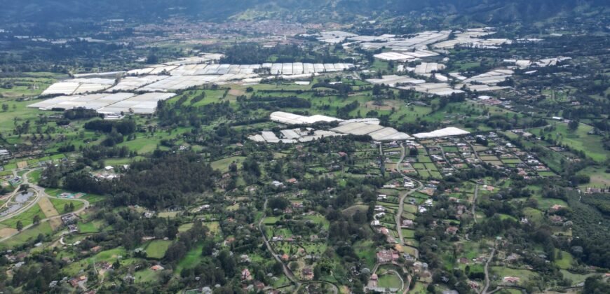 Lote con lago en parcelación